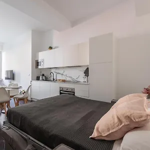 https://bandello-house.it-lombardy.com